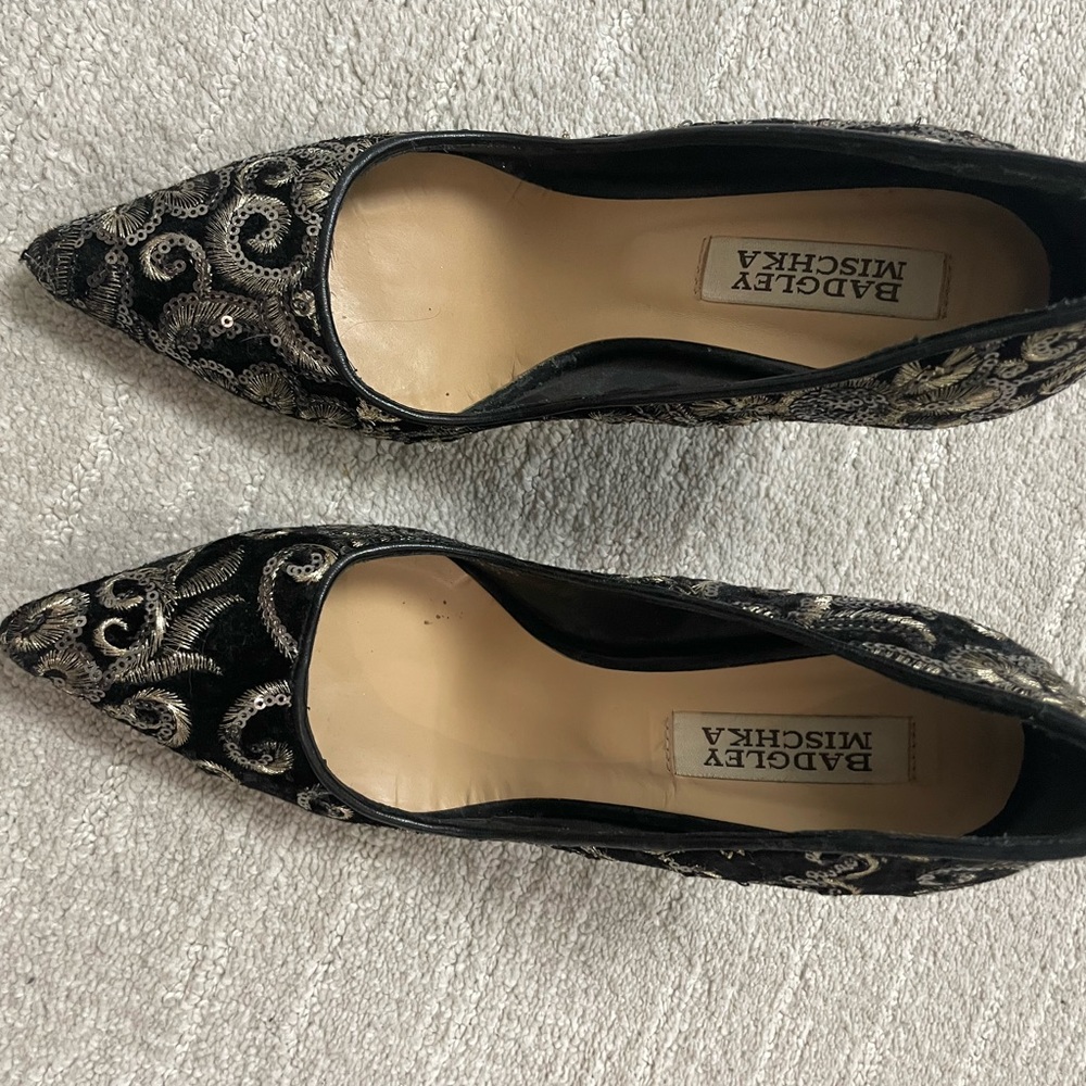 Badgley Mischka Elegant Black and gold Women's Heels - Picture 6 of 10